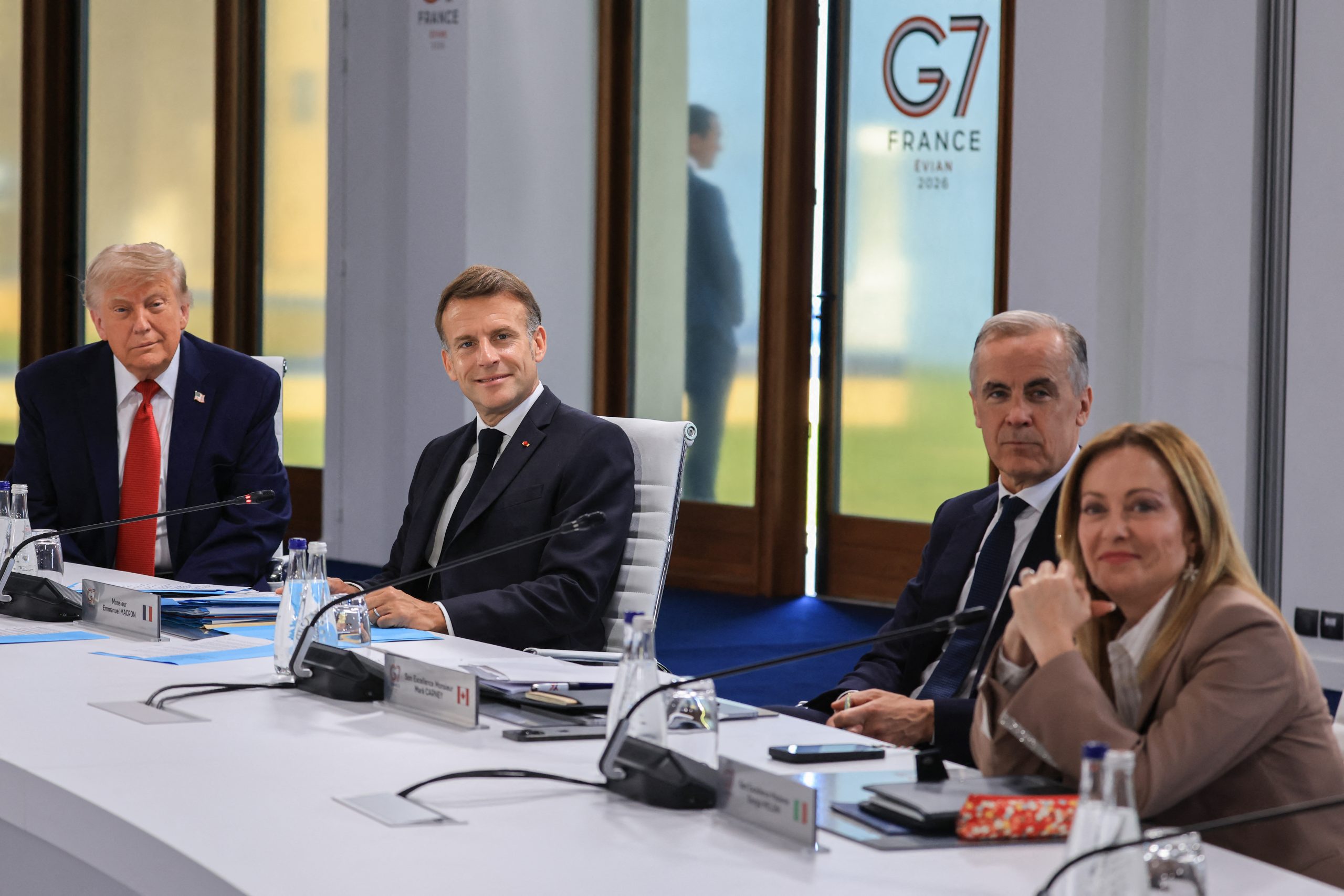 Τα παραλειπόμενα της G7: Η πιασμένη θέση του Τραμπ, οι καφέδες της Μελόνι και η… Παρί Σεν Ζερμέν