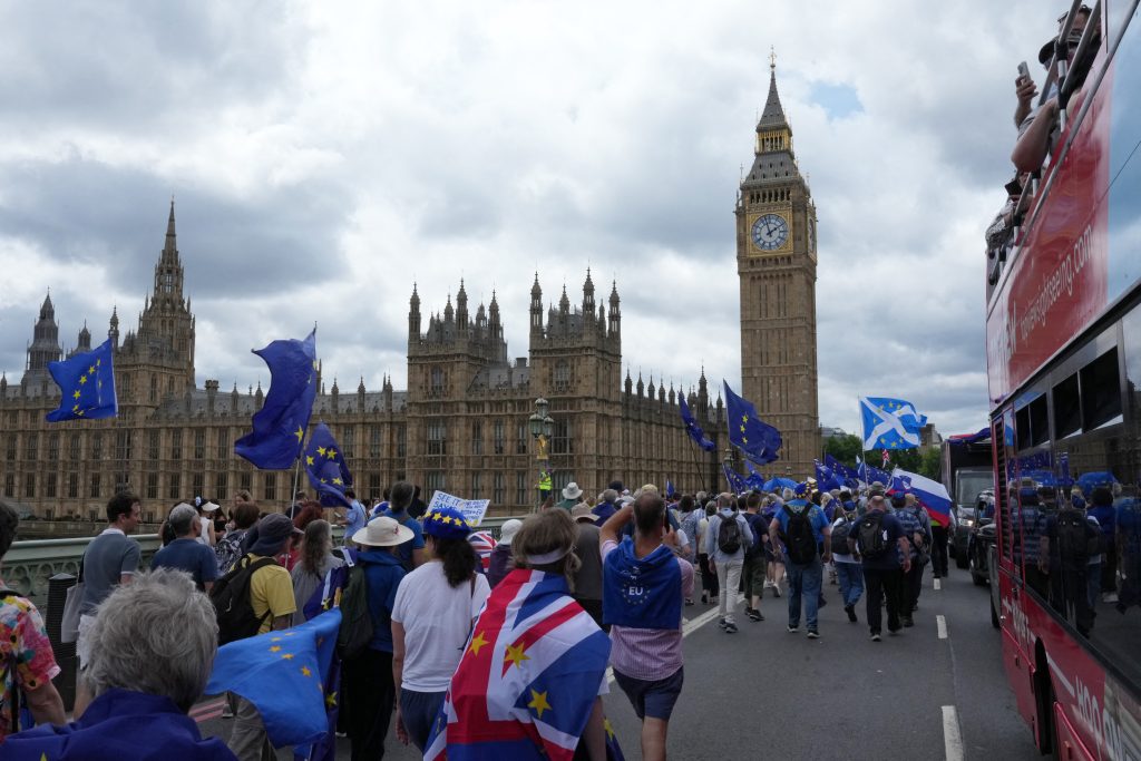Δέκα χρόνια Brexit ή το δημοψήφισμα που δεν τελείωσε ποτέ
