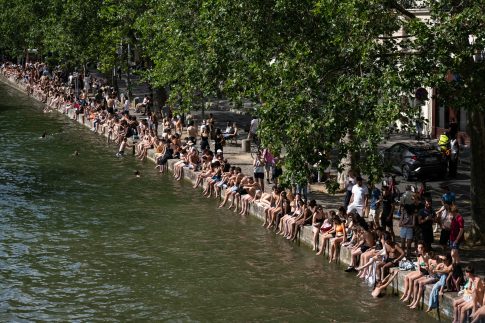WSJ: Η Ρωσία στέλνει υποβρύχιο να συνοδεύσει άδειο δεξαμενόπλοιο που προσπάθησαν να κατασχέσουν οι ΗΠΑ ανοικτά της Βενεζουέλας