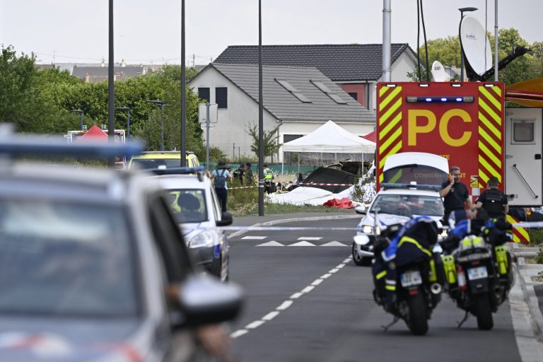 Συντριβή αεροσκάφους στο Τομπλέν της Γαλλίας: Νοσηλευτές – εκπαιδευόμενοι αλεξιπτωτιστές στους 11 νεκρούς
