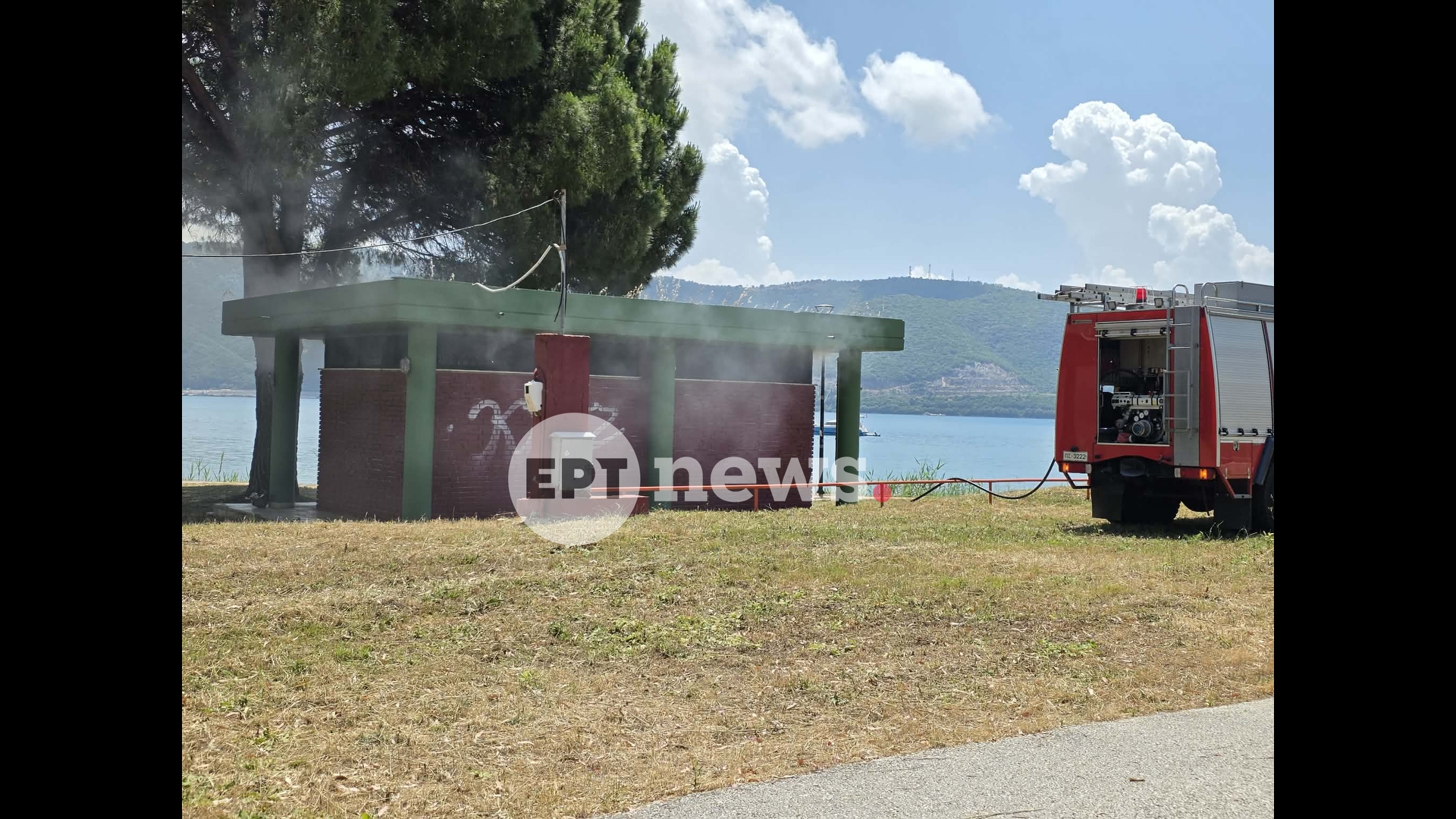 Φωτιά σε εγκαταλελειμμένες εγκαταστάσεις μπροστά από το Ξενία Ηγουμενίτσας