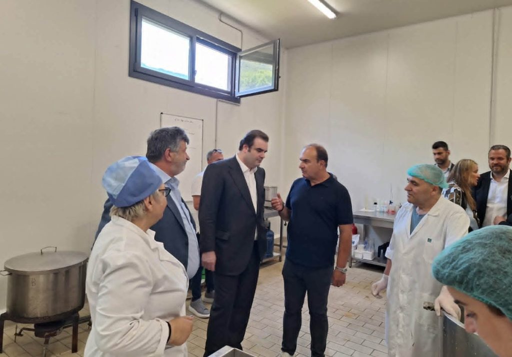 Επίσκεψη Κ. Πιερρακάκη στη Σχολή Βελλάς στο Πωγώνι