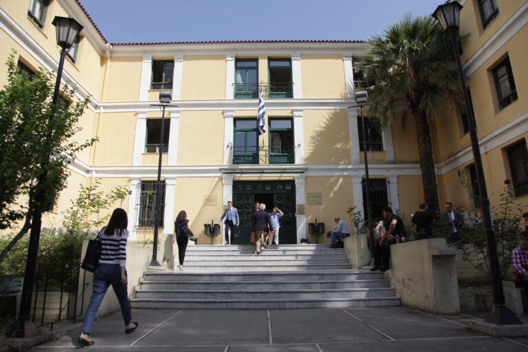 Ενώπιον του ανακριτή ο φαρμακοποιός και ακόμα οκτώ άτομα για παράνομα σκευάσματα