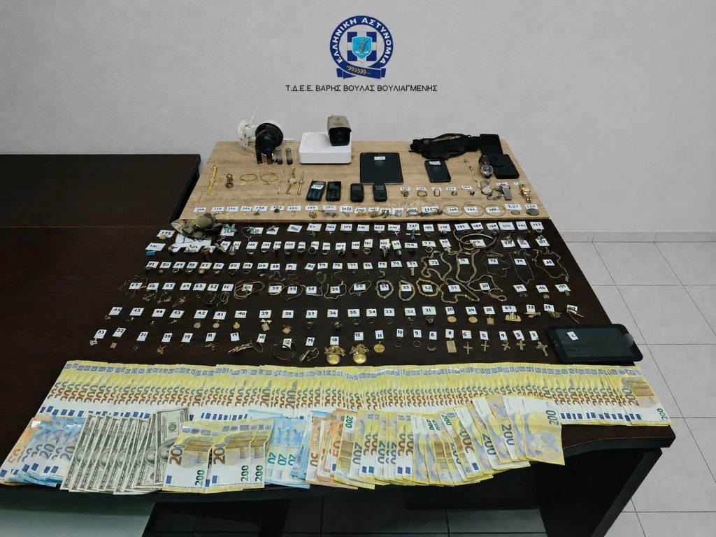 Άρπαξαν 40.000 από ηλικιωμένη στη Βάρη με το κόλπο του ΔΕΔΔΗΕ – Δύο συλλήψεις σε κατάστημα-βιτρίνα στο Ζεφύρι