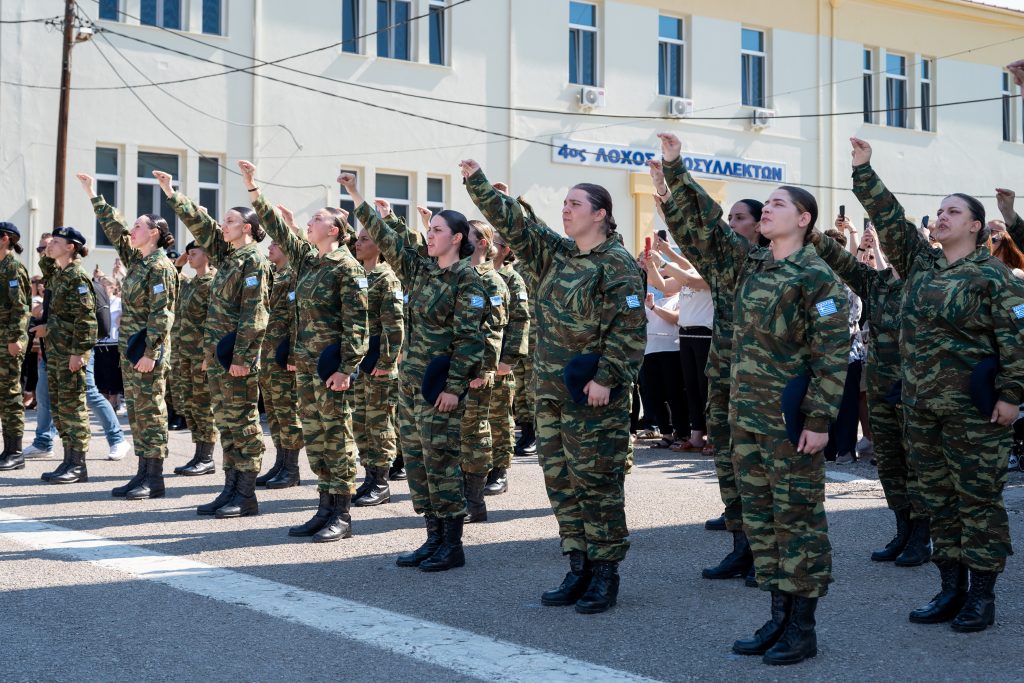Ορκίστηκαν οι πρώτες γυναίκες εθελόντριες στον Στρατό