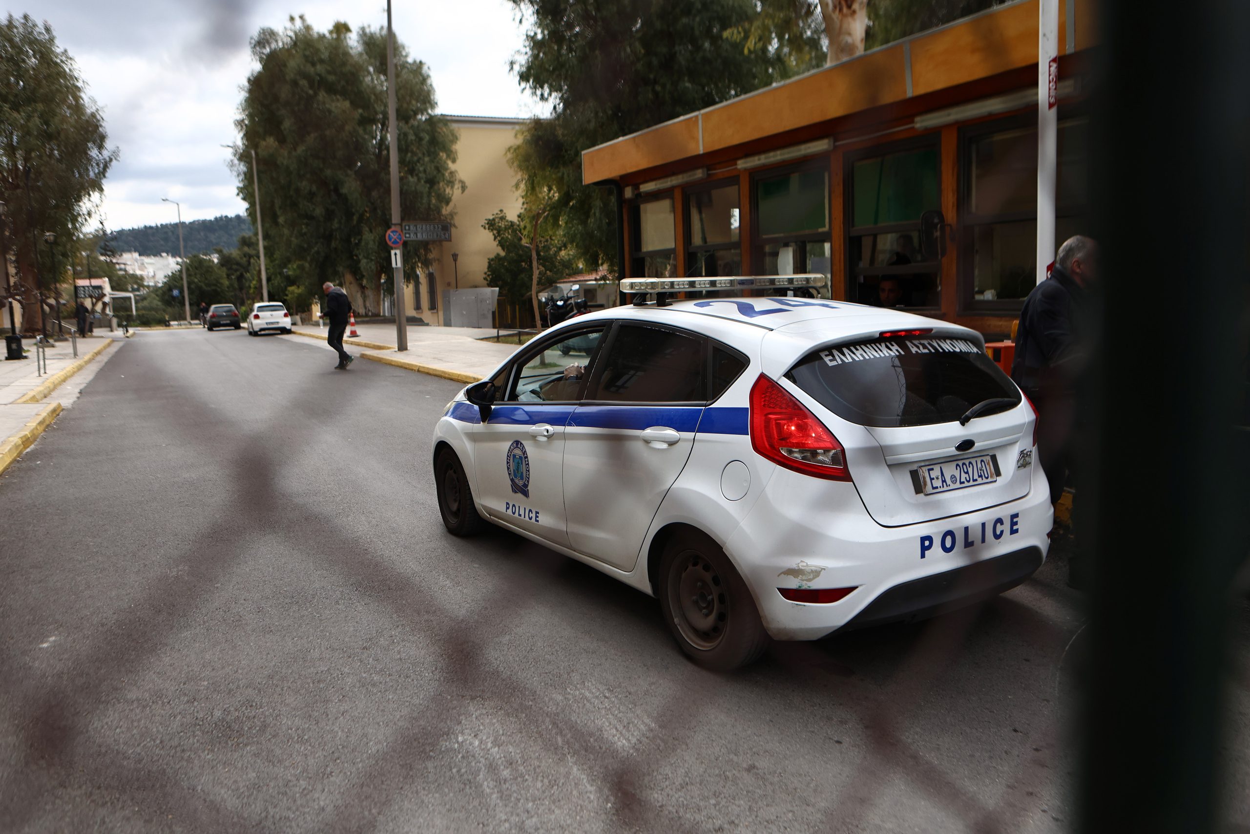 Νίκαια: Συνελήφθη 17χρονος που λήστεψε 40χρονο υπό την απειλή μαχαιριού