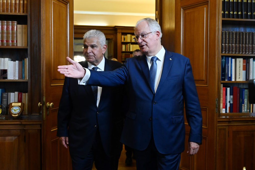 Συνάντηση Τασούλα με τον πρόεδρο του Παναμά – Κοινή βούληση για διεύρυνση της συνεργασίας των δύο χωρών