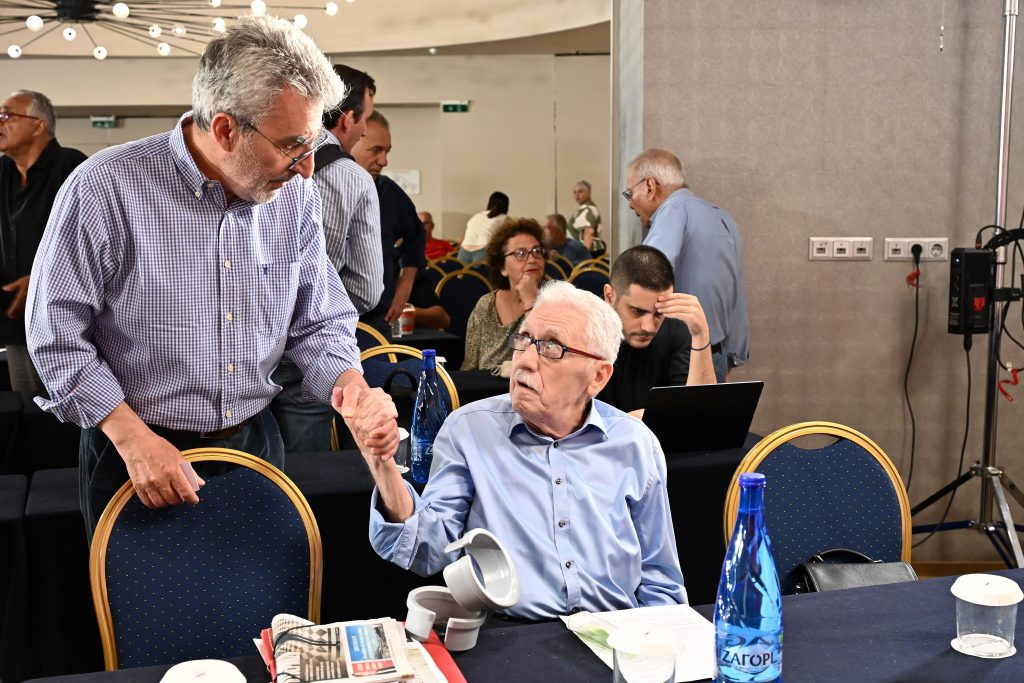 Ώρα μηδέν στον ΣΥΡΙΖΑ: Κρίσιμη αναμέτρηση στην Κεντρική Επιτροπή για την επόμενη μέρα – Κείμενο των 37: «Όχι» στη ρευστοποίηση του κόμματος