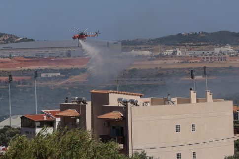 Λέσβος: Επί ποδός η Πυροσβεστική για διάσωση Βέλγου τουρίστα στον καταρράκτη Μαν Κάτσα