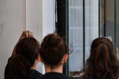 WSJ: Η Ρωσία στέλνει υποβρύχιο να συνοδεύσει άδειο δεξαμενόπλοιο που προσπάθησαν να κατασχέσουν οι ΗΠΑ ανοικτά της Βενεζουέλας