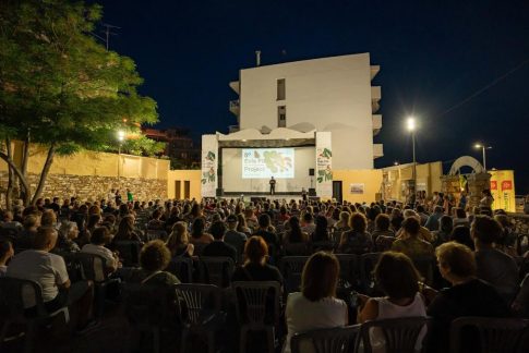 Η Αμερικανίδα που αγάπησε τη Θεσσαλονίκη και την Ελλάδα στις «Συνδέσεις»