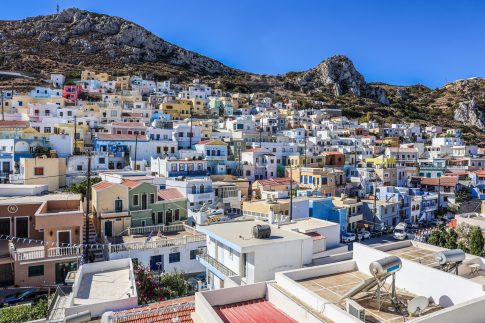 Live: Νέα κλιμάκωση στη Μέση Ανατολή – Ιρανικά αντίποινα μετά τα αμερικανικά πλήγματα στο Κεσμ