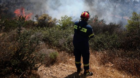 Βενεζουέλα: Αδειάζει η κλεψύδρα για τους 50.000 εγκλωβισμένους – Φουντώνει η οργή: «Άστε τα όπλα και πιάστε τα φτυάρια»