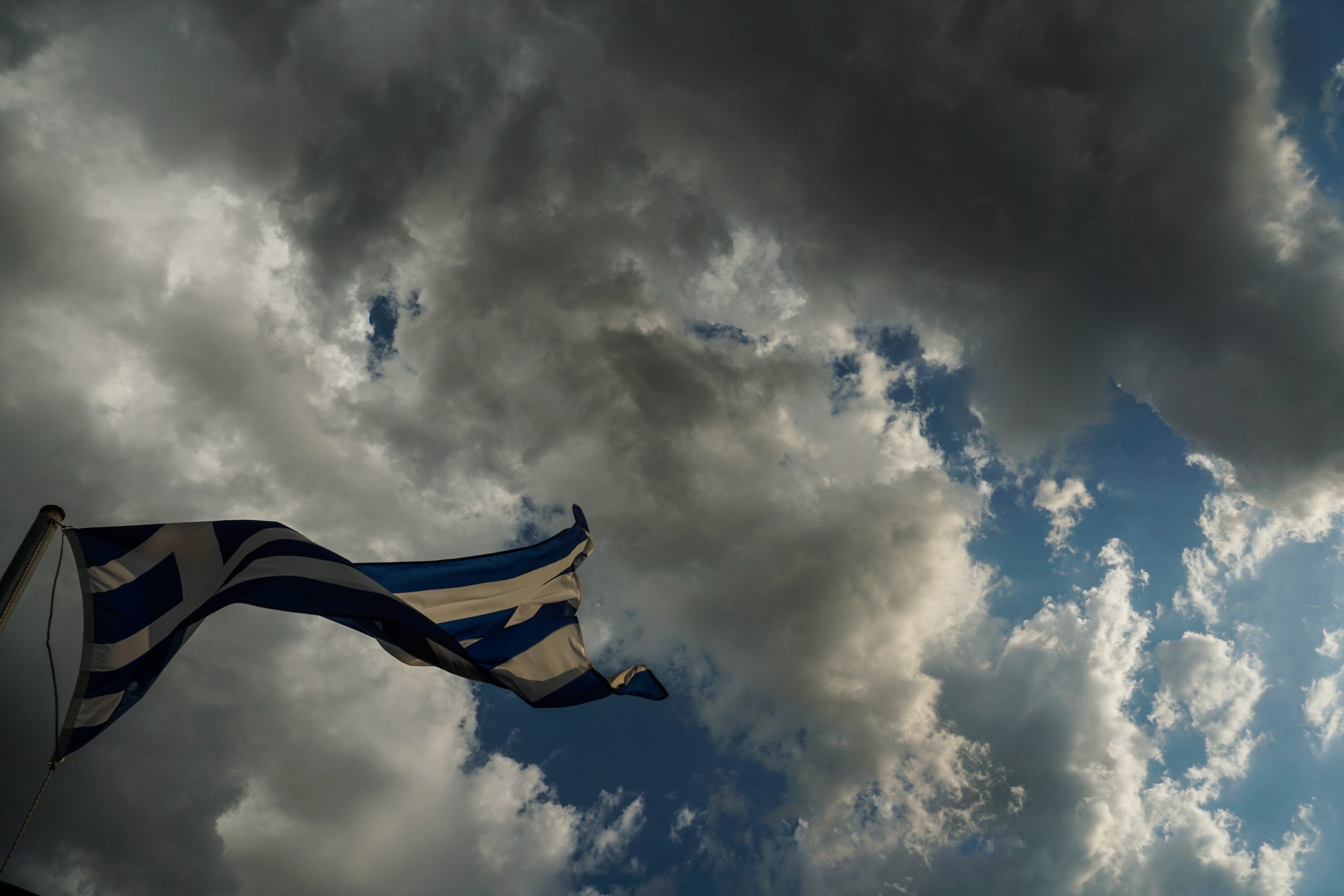 Καιρός: Ισχυρές καταιγίδες προ των πυλών και στη συνέχεια επ