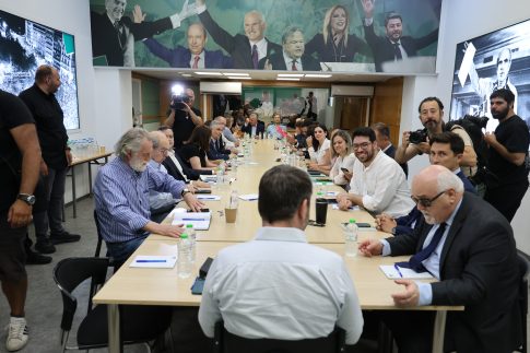 Βόλος: Εργαζόμενοι στην καθαριότητα βρήκαν πορτοφόλι στα απορρίμματα και το παρέδωσαν