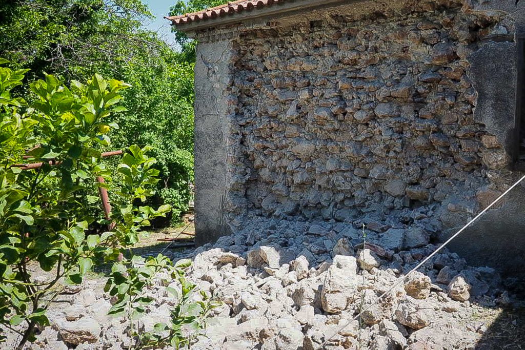 Σεισμός στην Εύβοια: Ζημιές σε Δαφνούσα και Προκόπι από τις διαδοχικές δονήσεις – Πώς θα αποζημιωθούν οι πληγέντες