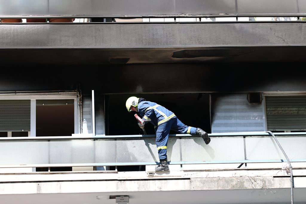 Θεσσαλονίκη: «Λαχτάρησαν» από φωτιά ένοικοι πολυκατοικίας στο ισόγειο της οποίας λειτουργεί βενζινάδικο
