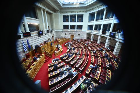 <strong>Oλοκληρώθηκε η επιχείρηση για την απομάκρυνση δύο χειροβομβίδων</strong> στο Κολωνάκι – Αποκαταστάθηκε η κυκλοφορία των οχημάτων στη Σκουφά