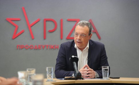 Ο Γιώργος Θωμόπουλος στο Λύκειο των Ελληνίδων Βόλου για τον «Πολιορκητή Δημήτριο»