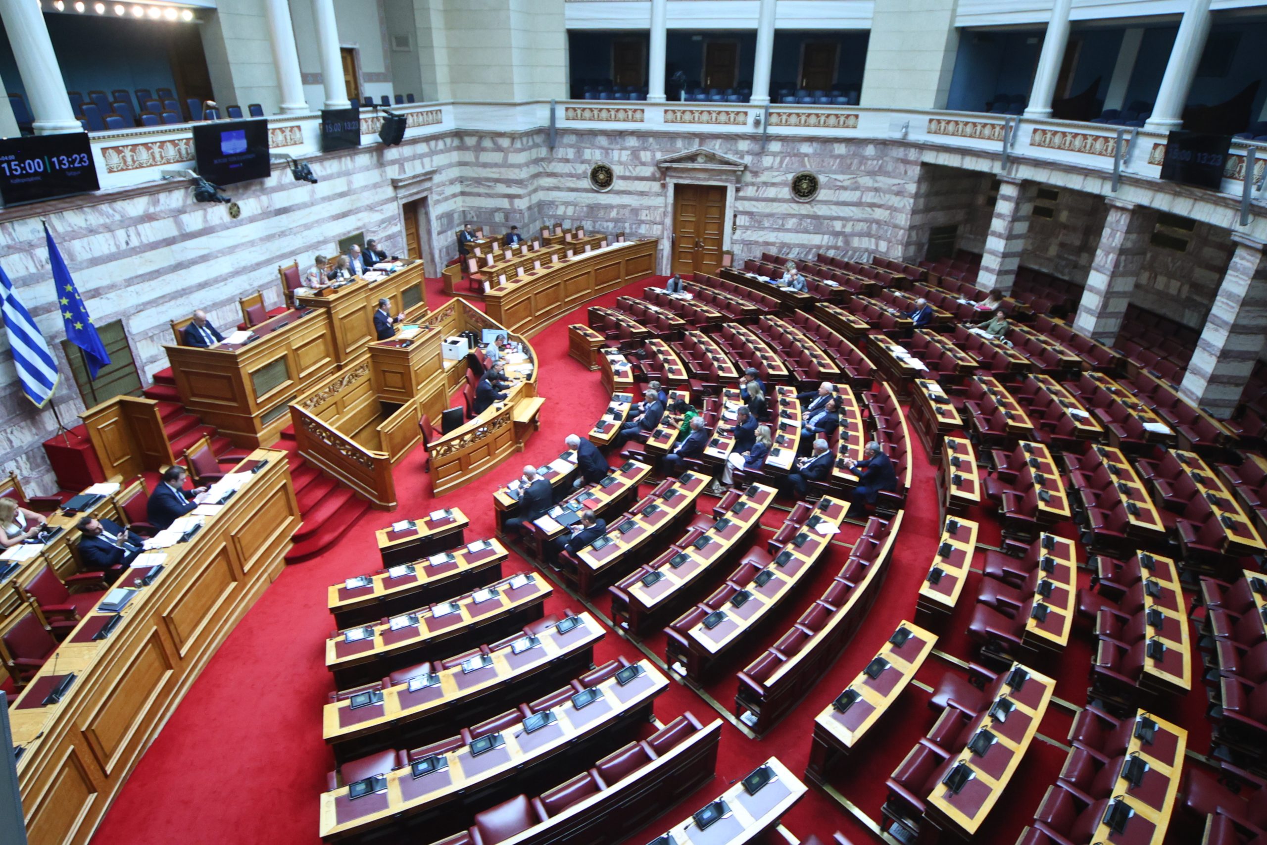 Κόντρα στη Βουλή για τον νέο εκλογικό νόμο στην Τοπική Αυτοδιοίκηση – Σκληρές τοποθετήσεις από όλα τα κόμματα