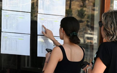 Καρμπόλα με 6 οχήματα στην Αθηνών – Τριπόλεως με εμπλοκή και ασθενοφόρου