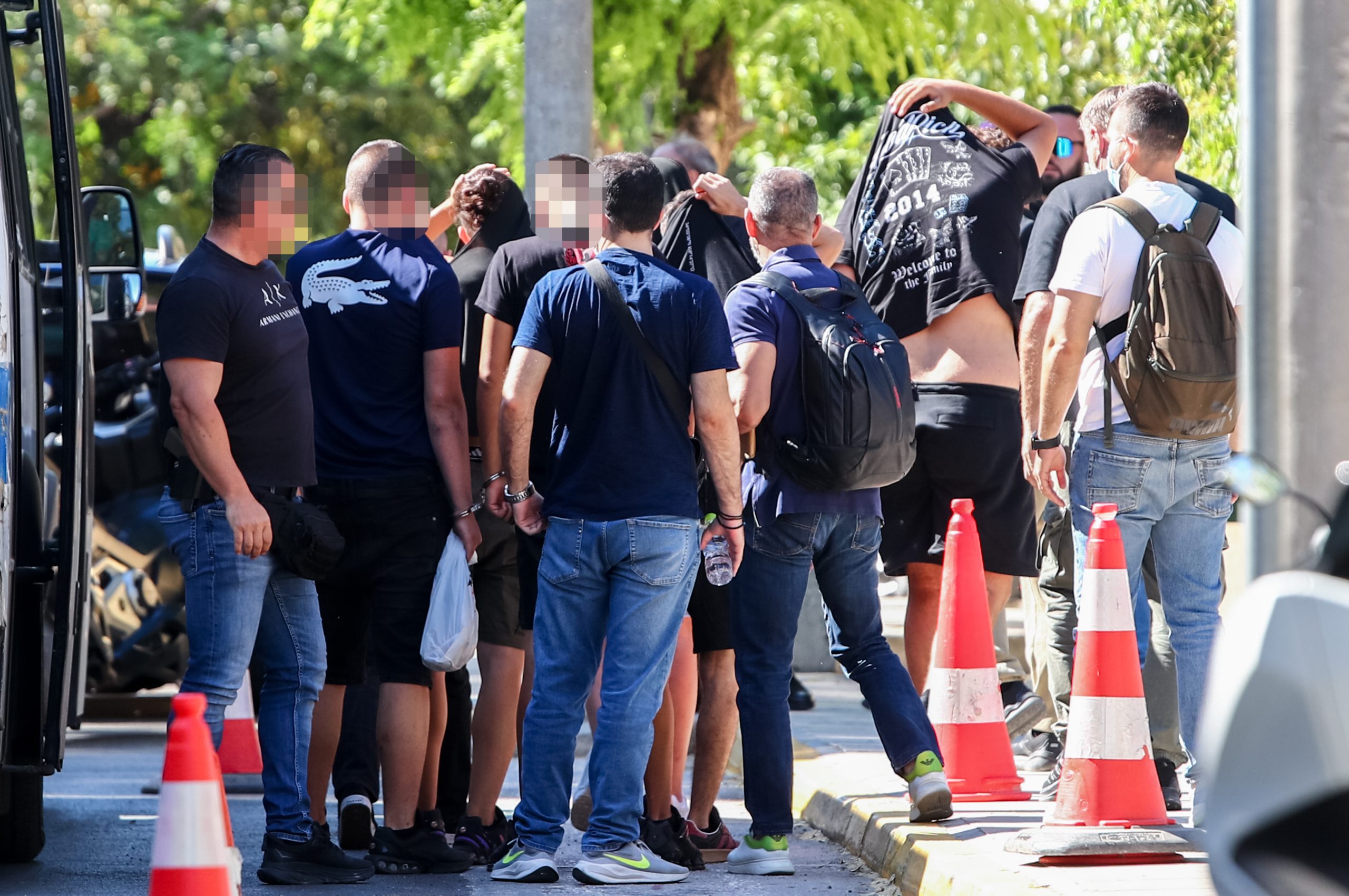 Δολοφονία 15χρονου στην Καλλιθέα: Στον ανακριτή οι επτά συλληφθέντες – Η υπερασπιστική γραμμή και τα στοιχεία της δικογραφίας