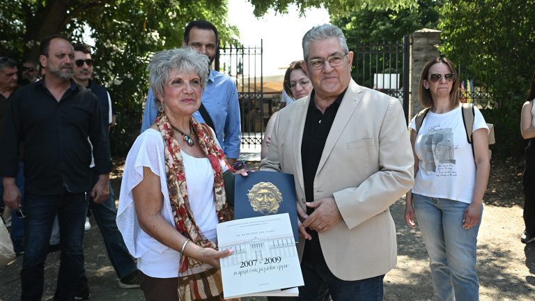 Στη Βεργίνα ο Δημήτρης Κουτσούμπας – Επισκέφθηκε τους Βασιλικούς Τάφους και το Πολυκεντρικό Μουσείο των Αιγών