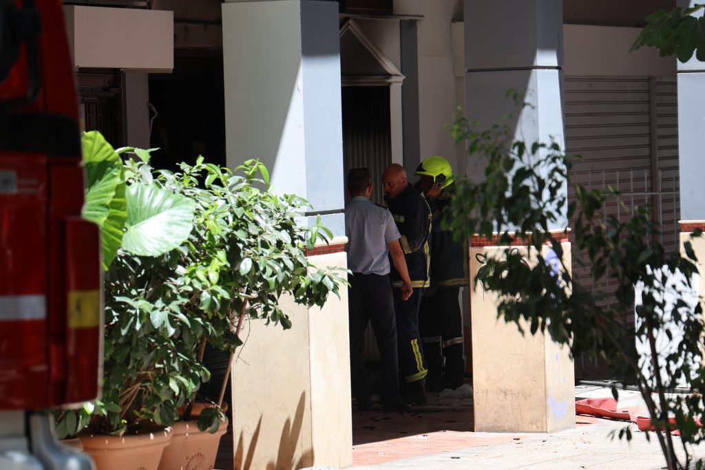 Από ηλεκτρονικό πατίνι εκτιμάται ότι ξέσπασε η φωτιά στο ξενοδοχείο στην Ομόνοια – Απεγκλωβίστηκαν οι ένοικοι