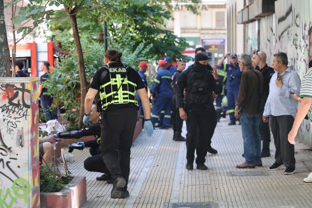 Από ηλεκτρονικό πατίνι εκτιμάται ότι ξέσπασε η φωτιά στο ξενοδοχείο στην Ομόνοια – Απεγκλωβίστηκαν οι ένοικοι