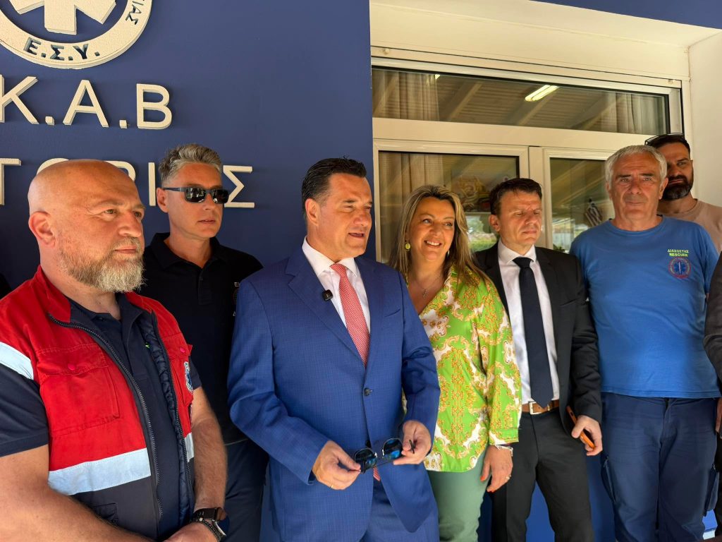 Στο ΕΚΑΒ Καστοριάς ο Άδωνις Γεωργιάδης – Δεσμεύσεις για προσωπικό, ασθενοφόρα και κτιριακές υποδομές