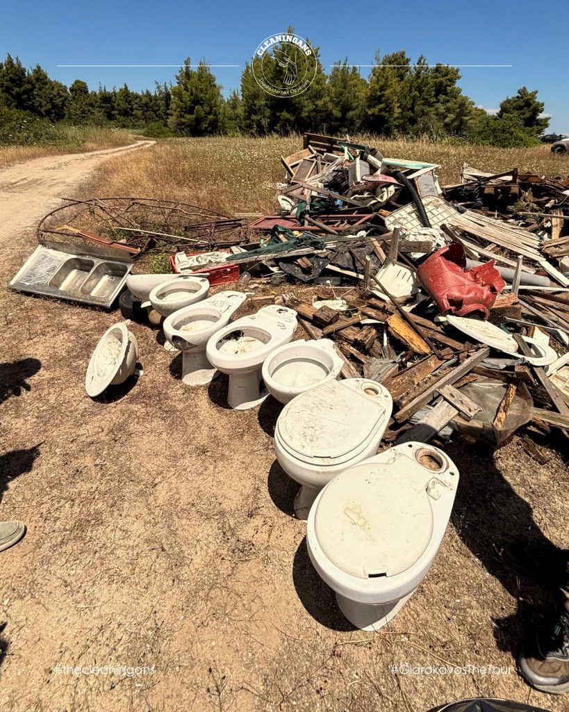 Χαλκιδική: Δράση των Cleaningans στο Γλαρόκαβο- Συγκεντρώθηκαν 14.000 λίτρα απορριμμάτων, ανάμεσα στα σκουπίδια από τουαλέτες μέχρι φιάλες υγραερίου