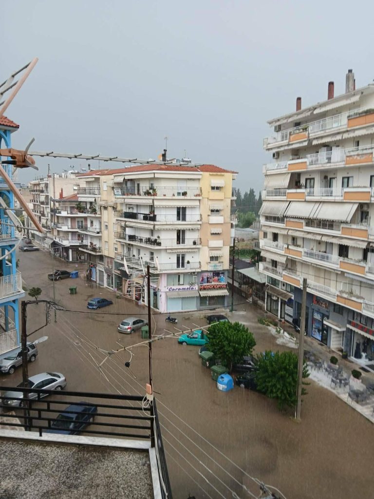 Δήμος Βισαλτίας: «Άνοιξαν οι ουρανοί» στη Νιγρίτα – Προβλήματα από την έντονη βροχόπτωση