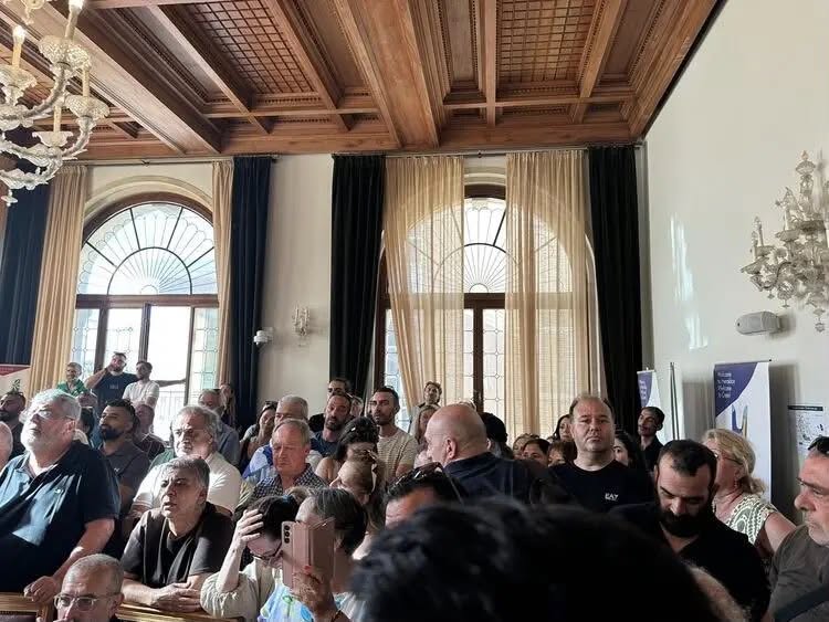 Ηράκλειο: Ένταση στο Δημοτικό Συμβούλιο για το Μεταναστευτικό – Nέα λέμβος με μετανάστες έφτασε στο Νότο