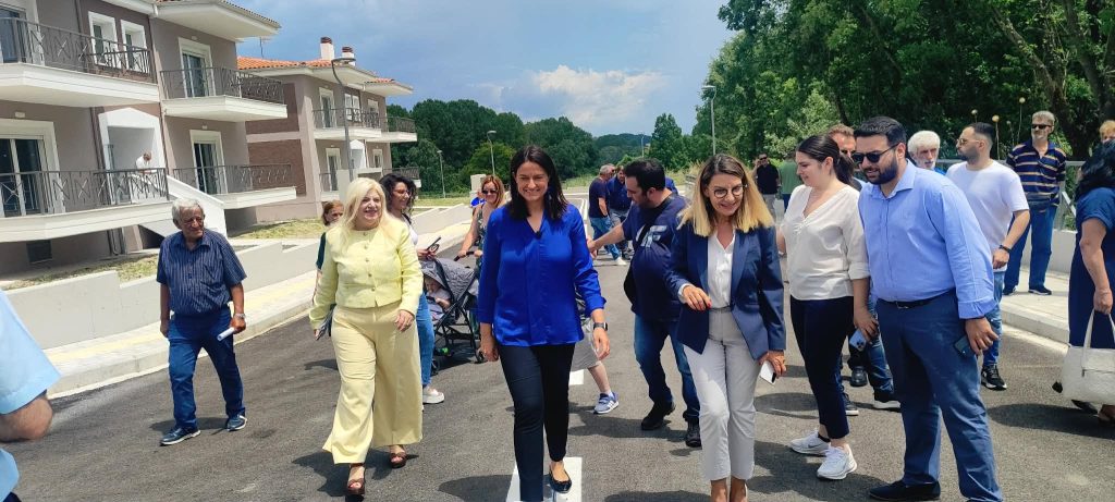 Εγκαινιάστηκε ο οικισμός εργατικών κατοικιών στην Κυρακαλή Γρεβενών – Τα πρώτα παραχωρητήρια σε 40 δικαιούχους
