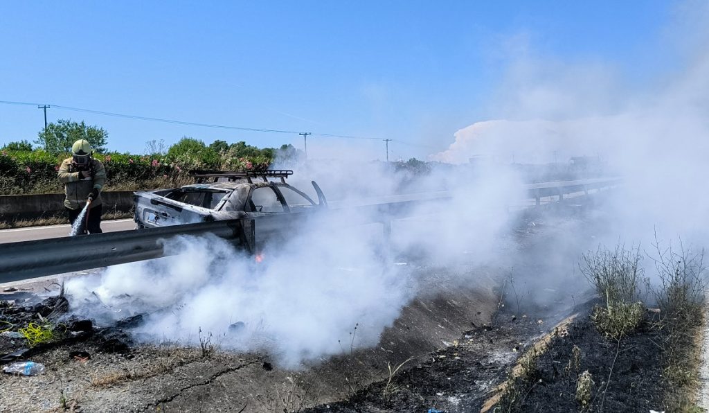 Θεσσαλονίκη: Φωτιά ξέσπασε σε φορτηγό στην Ε.Ο. Θεσ/νίκης-Μουδανίων