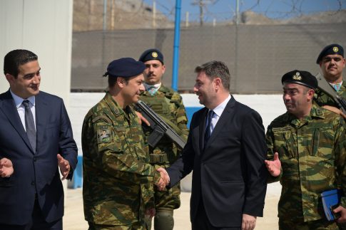 H ακρίβεια στο επίκεντρο: Για ημίμετρα κατηγορούν την κυβέρνηση η Αντιπολίτευση