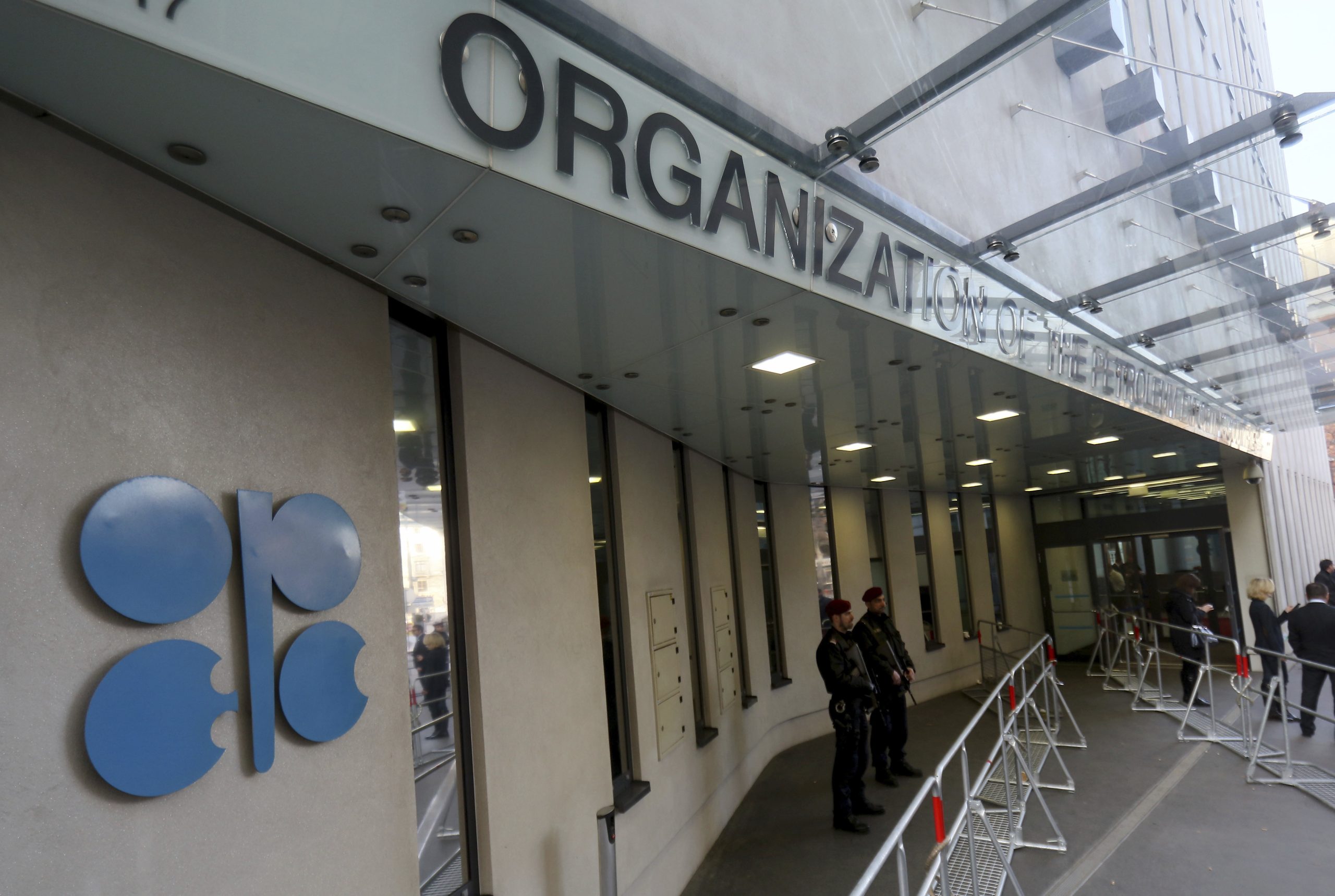 OPEC: Νέα μείωση της πρόβλεψης για την αύξηση της παγκόσμιας