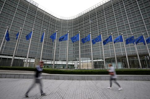Σε πλήρη εξέλιξη η κατάσβεση της πυρκαγιάς σε εγκαταλελειμμένο κτήριο στην Κοζάνη