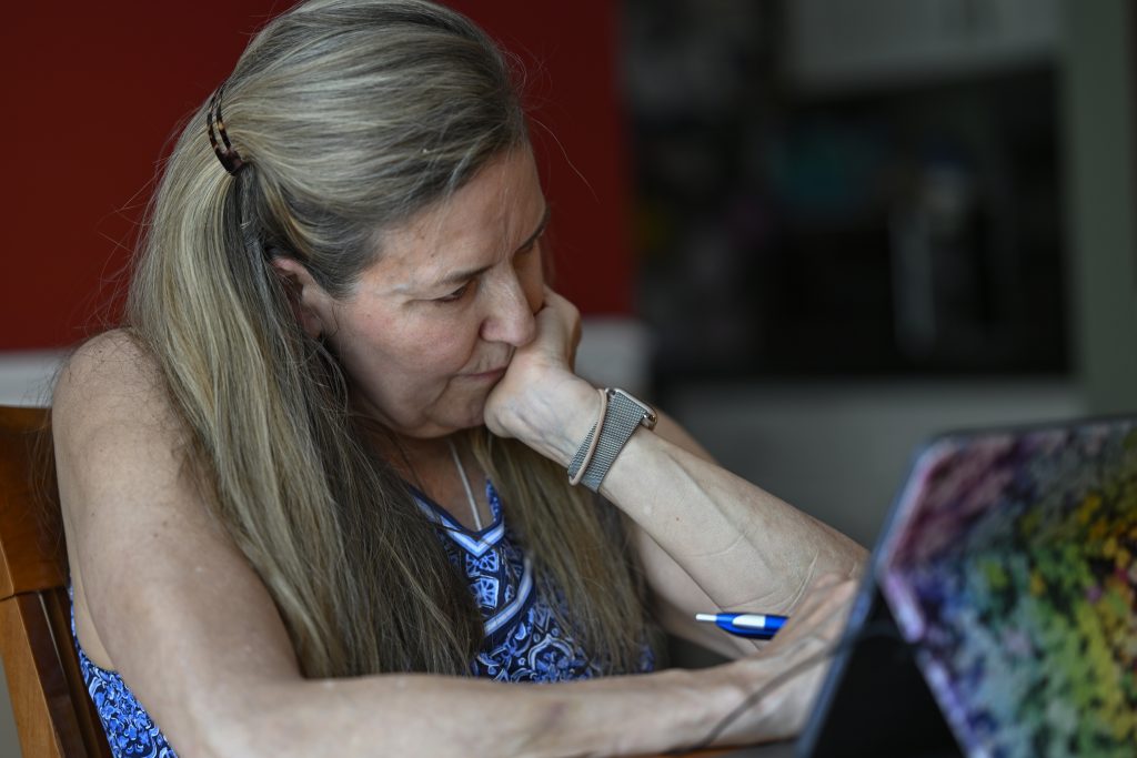 Η μοναξιά μπορεί να αλλάξει τον τρόπο που βλέπουμε τους άλλους – Τι δείχνουν νέες έρευνες