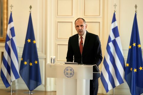 Blue Star 2: Ταλαιπωρία για 952 επιβάτες που βρέθηκαν στο Λαύριο μετά από καταγγελία για εκρηκτικό μηχανισμό