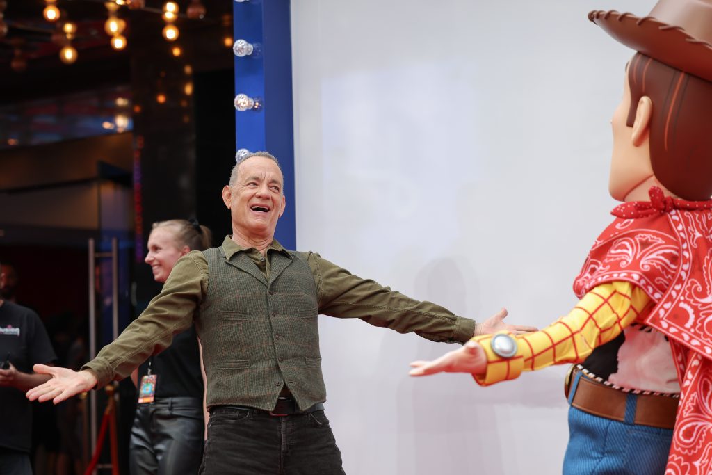 Τομ Χανκς: Η νέα ταινία Toy Story 5 αναδεικνύει τον «τρόμο» του εθισμού των παιδιών στις οθόνες