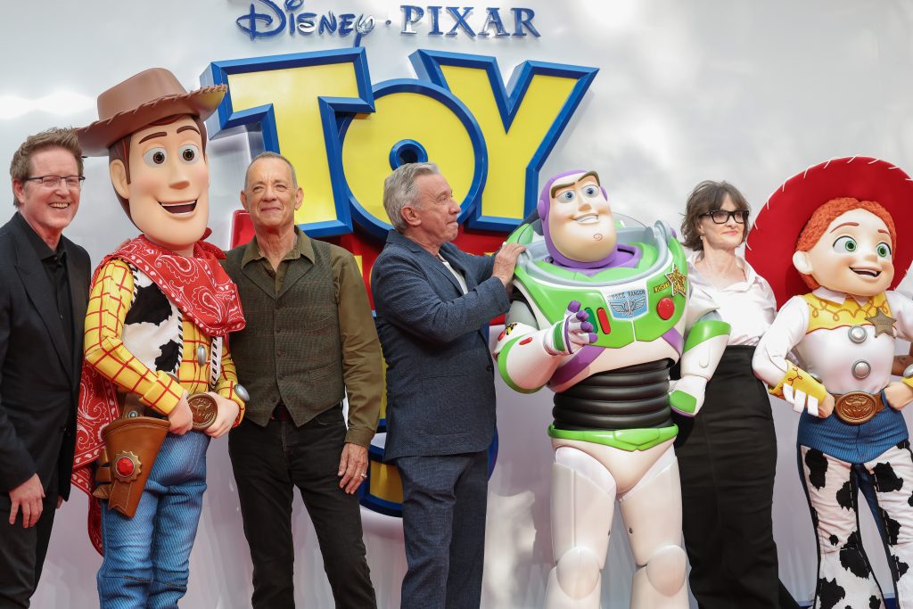 Τομ Χανκς: Η νέα ταινία Toy Story 5 αναδεικνύει τον «τρόμο» του εθισμού των παιδιών στις οθόνες