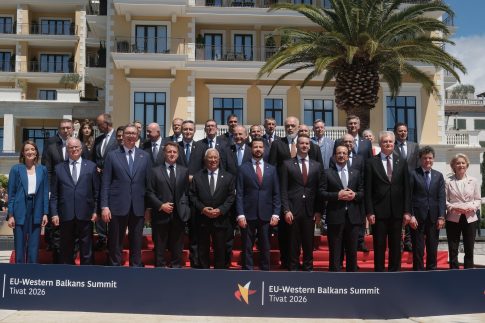 Απολύμανση με χλώριο προτείνει <br> o Διεθνής Ερυθρός Σταυρός