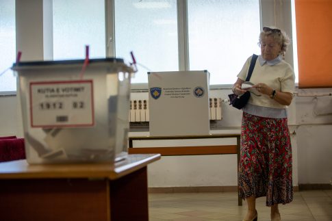 Υπό έλεγχο η πυρκαγιά στα Αμπελάκια Σαλαμίνας