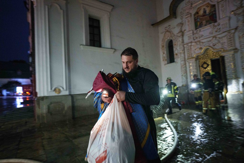 Ρωσικός καταιγισμός πυρών στην Ουκρανία: 11 νεκροί και πλήγμα σε ιστορικό θρησκευτικό μνημείο στο Κίεβο