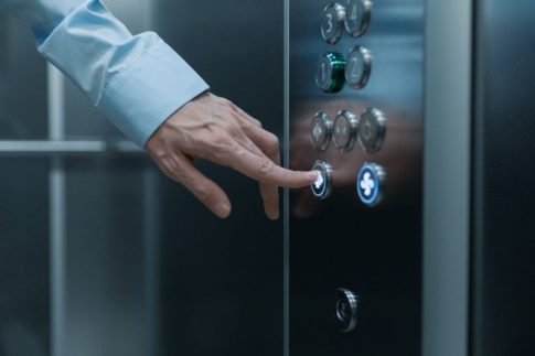 Συμφωνία ΗΠΑ – Ιράν: Άνοιγμα των Στενών του Ορμούζ με νέα καθεστώτα διέλευσης στον ορίζοντα – Πέρασαν τρία υπερδεξαμενόπλοια