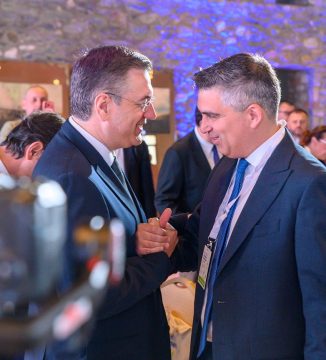 Οι πελαργοί  στον υδροβιότοπο της λίμνης Κάρλα