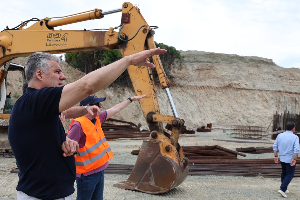 Αρχαιολογικά ευρήματα παρατείνουν ως το 2027 την ολοκλήρωση της παράκτιας οδού Μαρώνειας Ροδόπης-Δικέλλων Έβρου