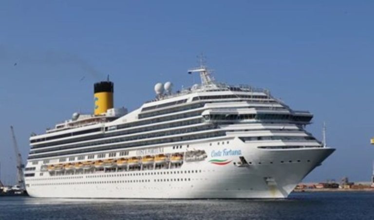 Το επιβλητικό «Costa Fortuna» έφερε 2.726 επιβάτες στον Βόλο