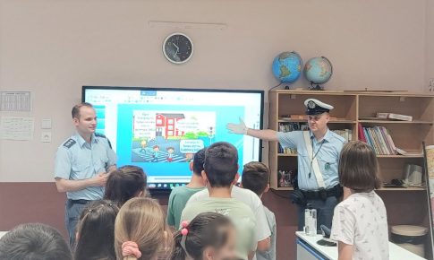 2<sup>ο</sup> Δημοτικό Σχολείο Αλεξανδρούπολης: Μάζεψαν καπάκια, πήραν αναπηρικό αμαξίδιο και το χάρισαν στο Ειδικό Δημοτικό Σχολείο